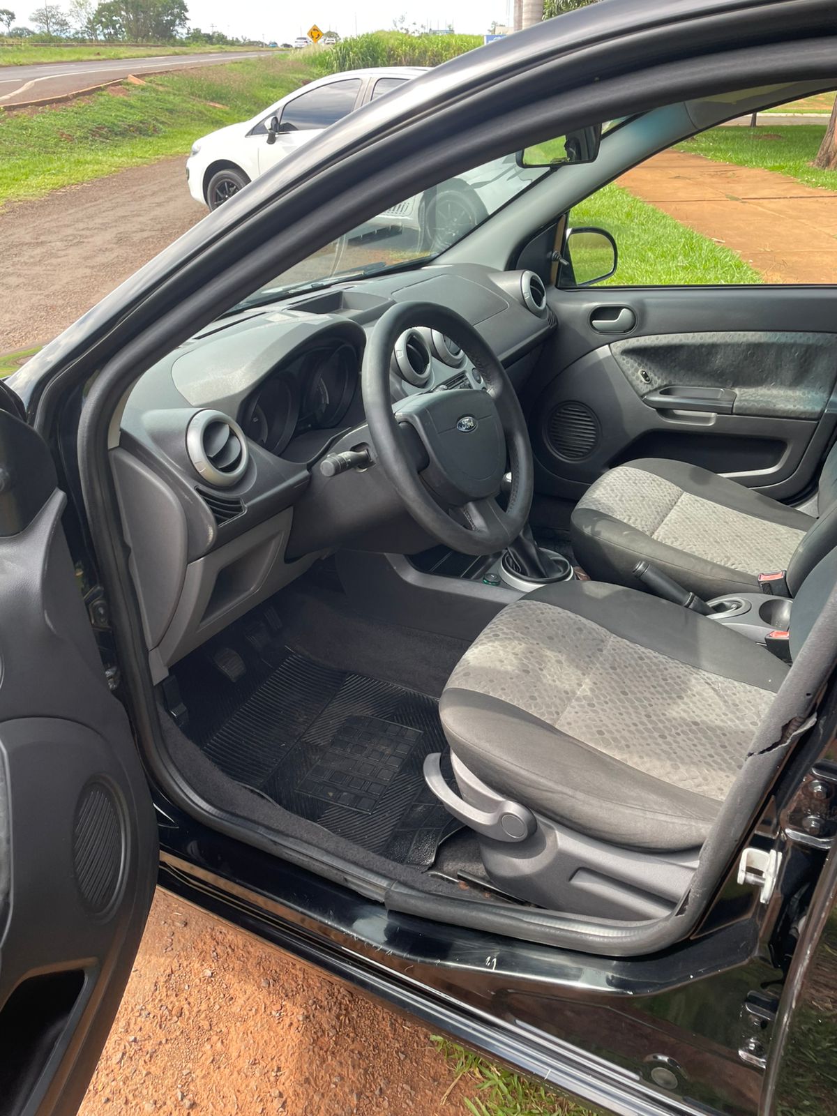 Fiesta hatch 1.6 - Imagem 5