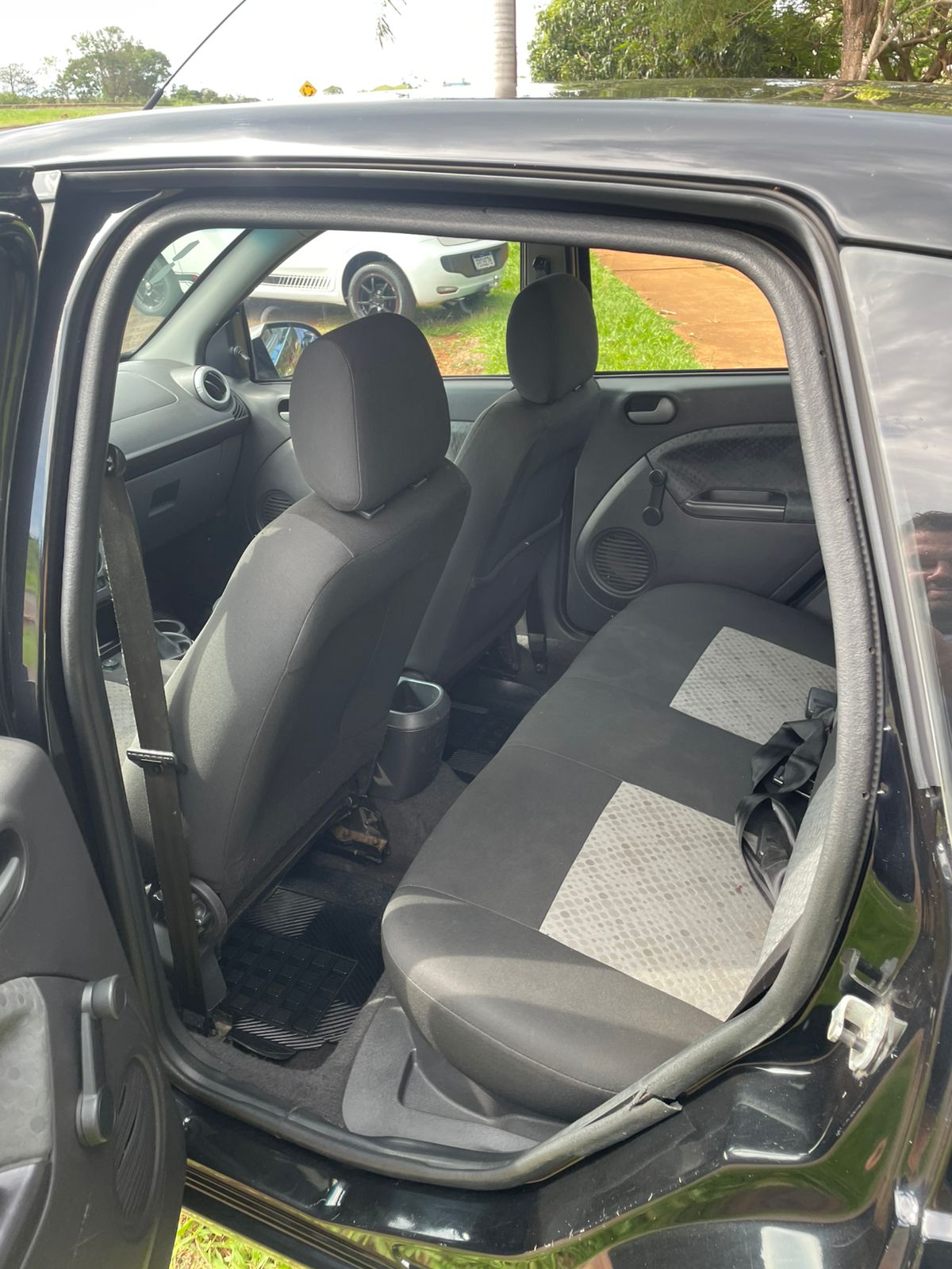 Fiesta hatch 1.6 - Imagem 4